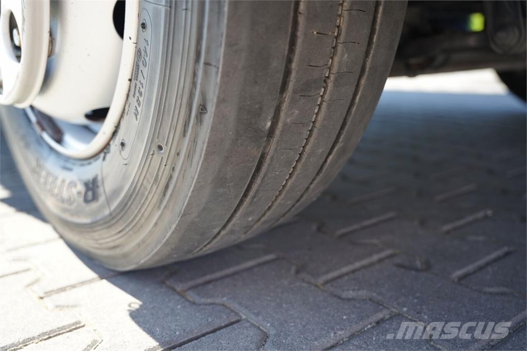 Mercedes-Benz ATEGO 1221 Camiones con caja de remolque