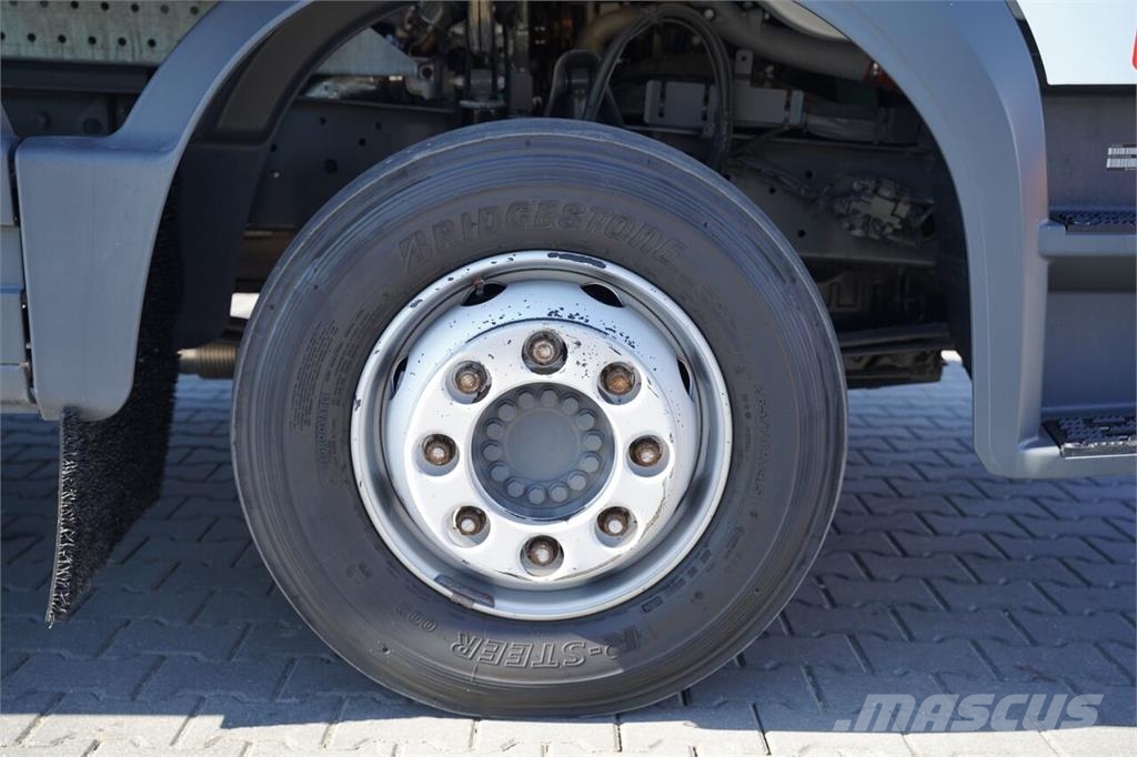 Mercedes-Benz ATEGO 1221 Camiones con caja de remolque