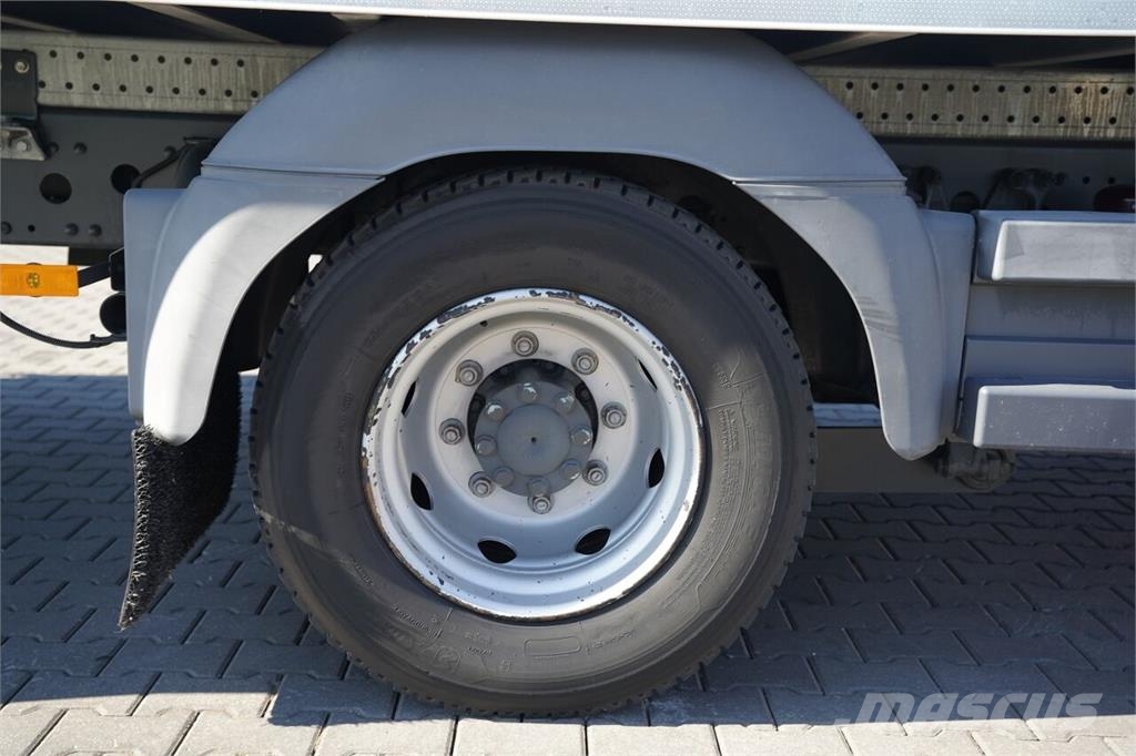 Mercedes-Benz ATEGO 1221 Camiones con caja de remolque