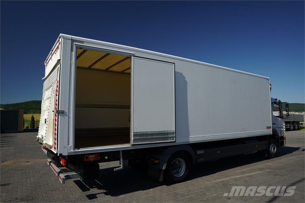 Mercedes-Benz ATEGO 1221 Camiones con caja de remolque