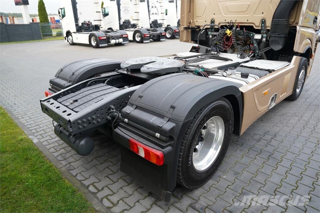 Mercedes-Benz ACTROS 18 53 Vetopöytäautot