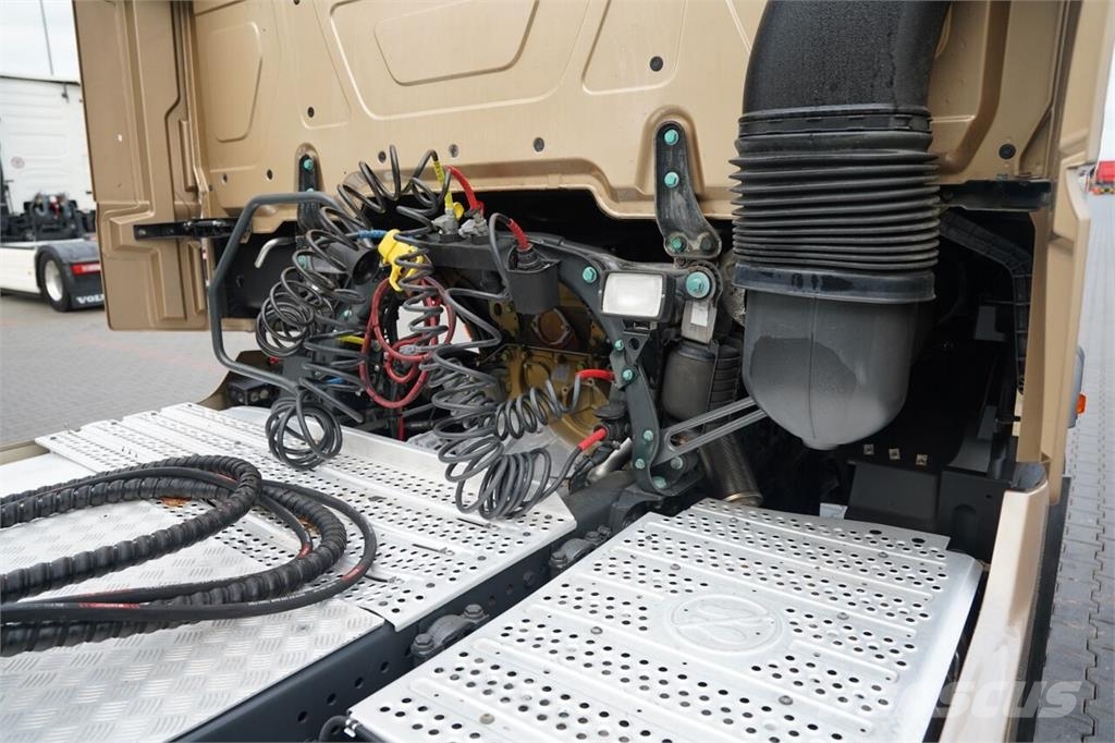 Mercedes-Benz ACTROS 18 53 Vetopöytäautot
