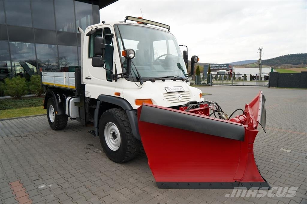 Mercedes-Benz UNIMOG  U300 Tienhoitoautot