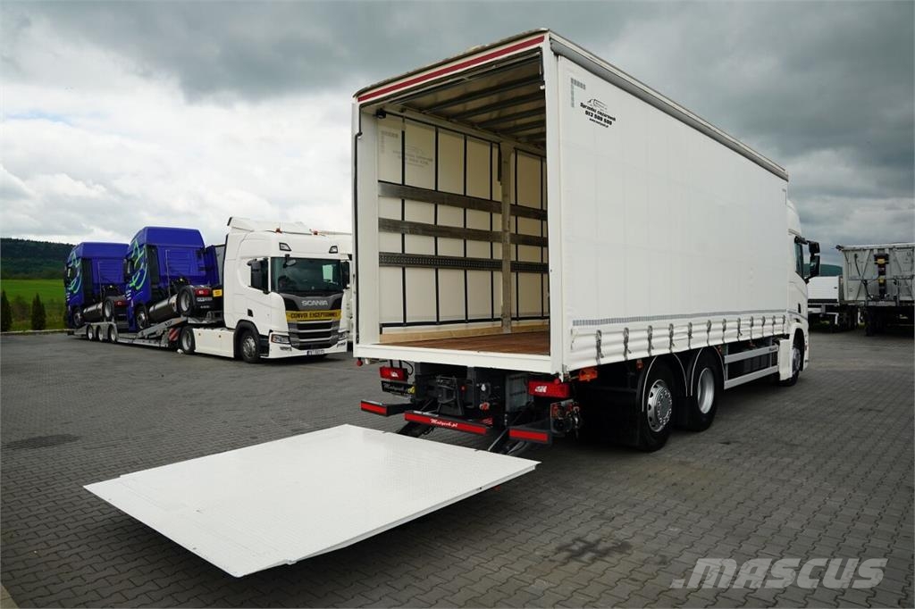 Scania R 450 Camiones de caja de lona