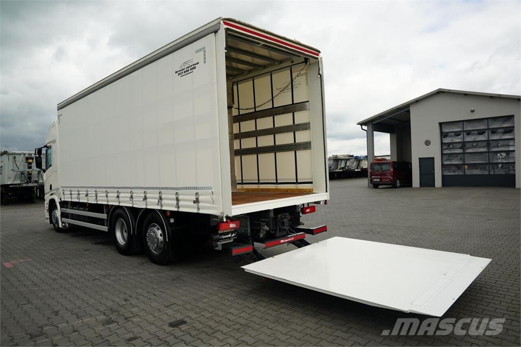Scania R 450 Camiones de caja de lona