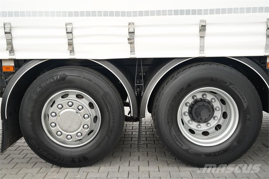 Scania R 450 Camiones de caja de lona