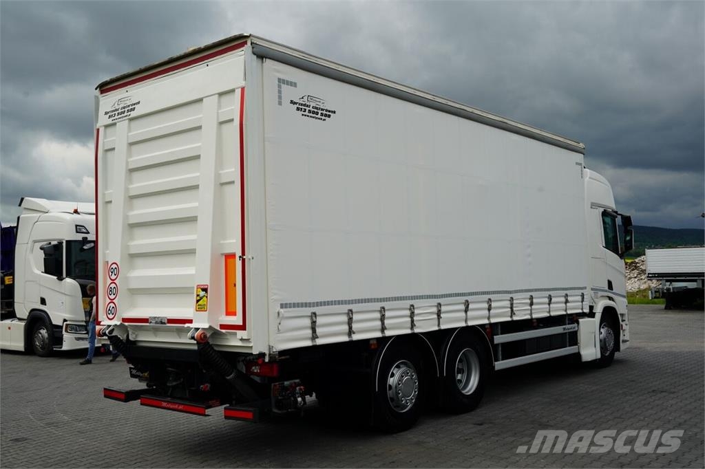 Scania R 450 Camiones de caja de lona
