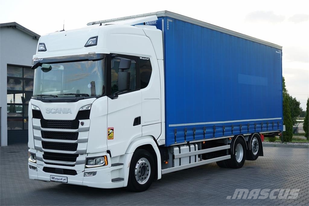 Scania S 450 篷布货车