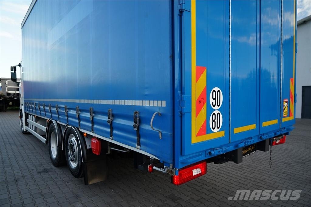 Scania S 450 篷布货车