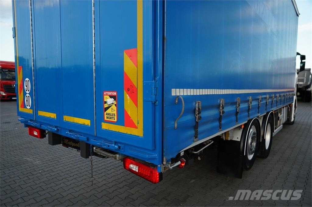 Scania S 450 篷布货车