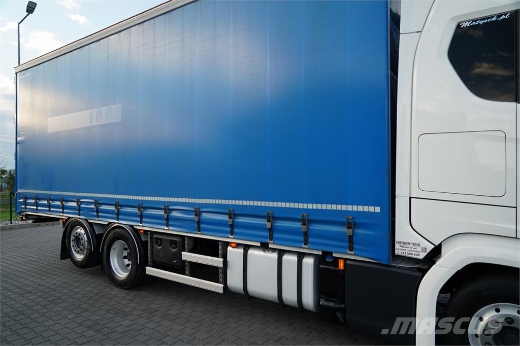 Scania S 450 篷布货车
