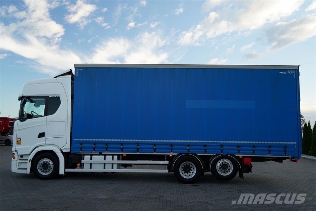 Scania S 450 篷布货车