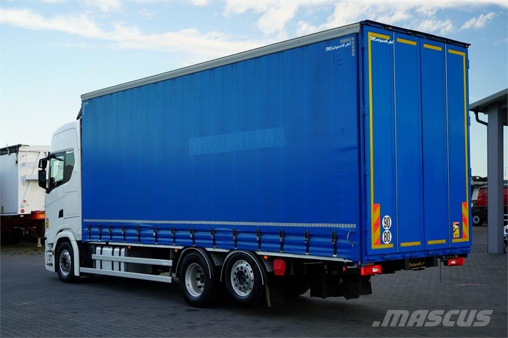 Scania S 450 篷布货车