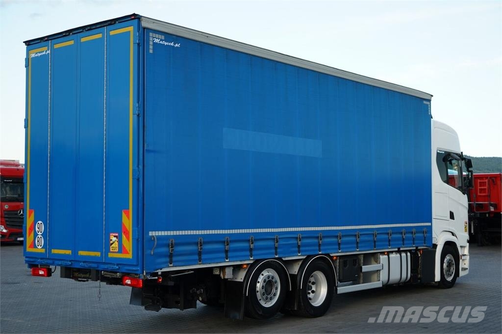 Scania S 450 篷布货车