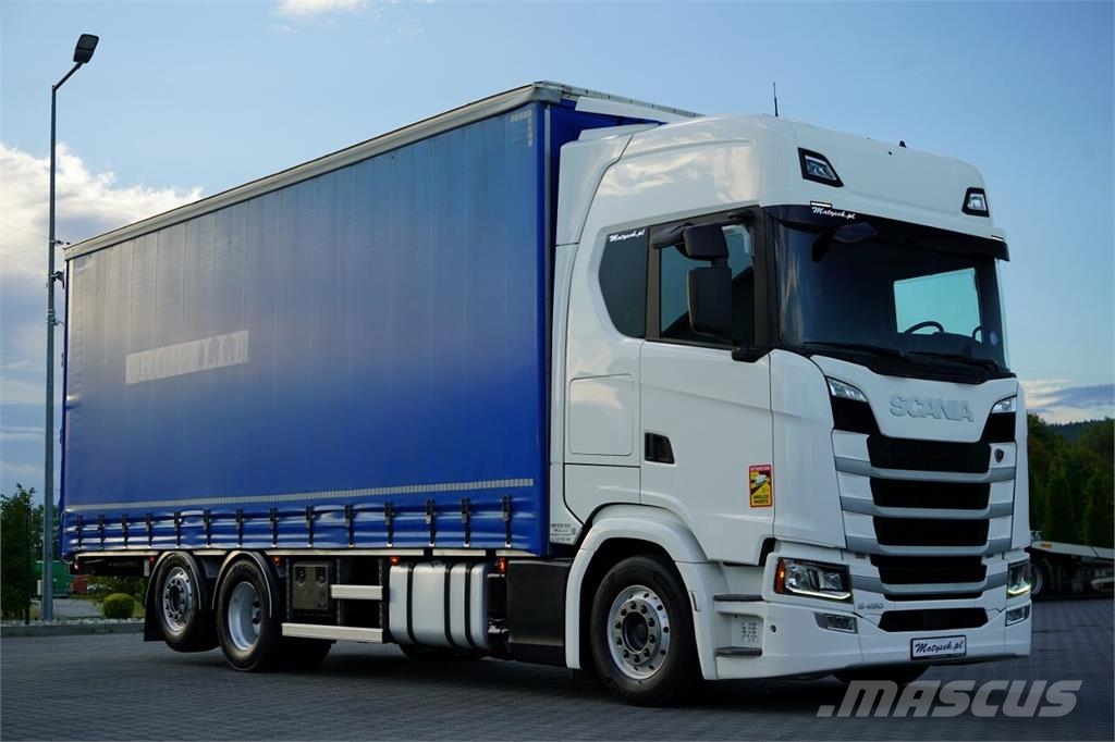 Scania S 450 篷布货车