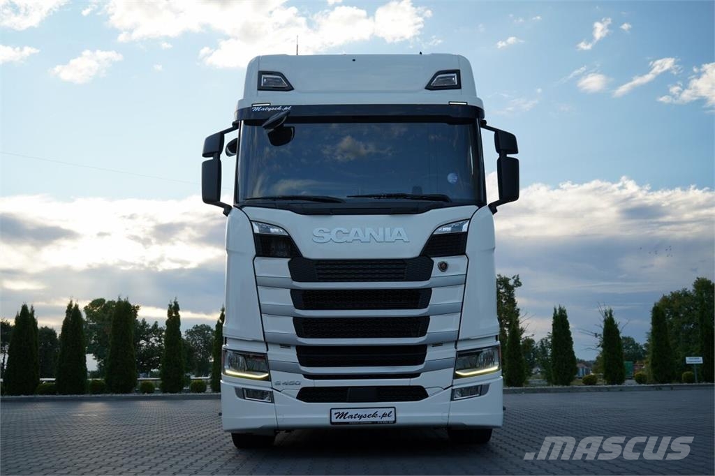 Scania S 450 篷布货车