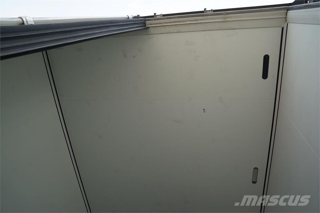 Schmitz Cargobull CHŁODNIA / CARRIER MAXIMA 1300 / OŚ PODNOSZONA / K نصف مقطورات بدرجة حرارة قابلة للضبط