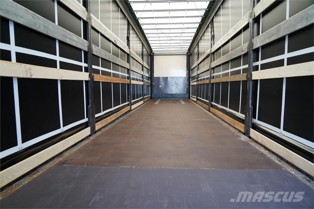 Schmitz Cargobull  Semirremolques de caja de lona