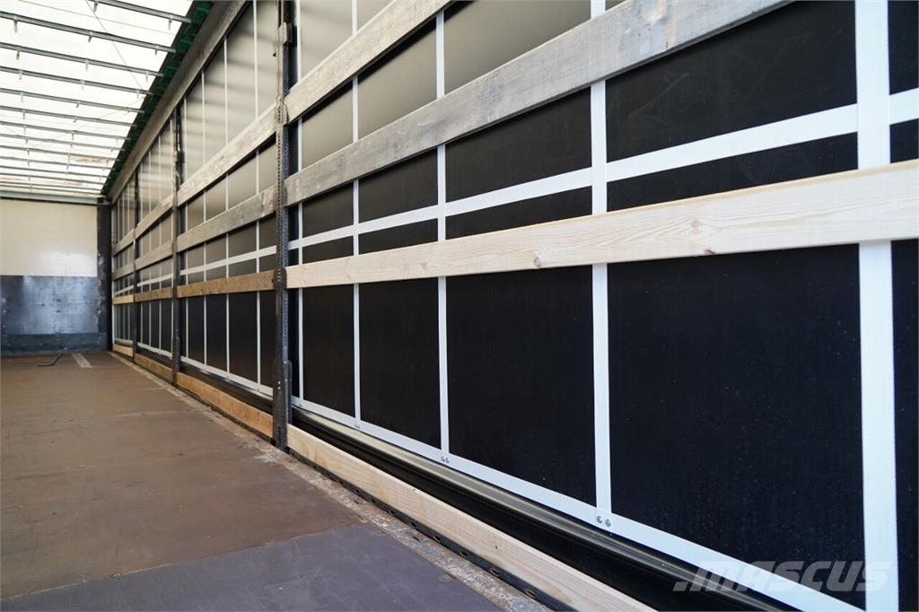 Schmitz Cargobull  Semirremolques de caja de lona