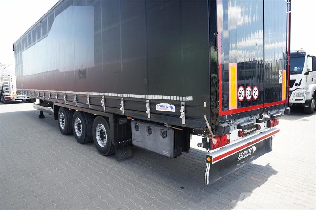 Schmitz Cargobull  نصف مقطورات بباب جانبي