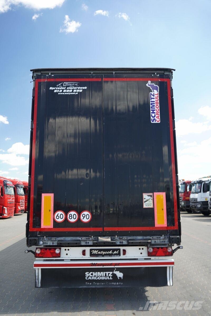 Schmitz Cargobull  نصف مقطورات بباب جانبي