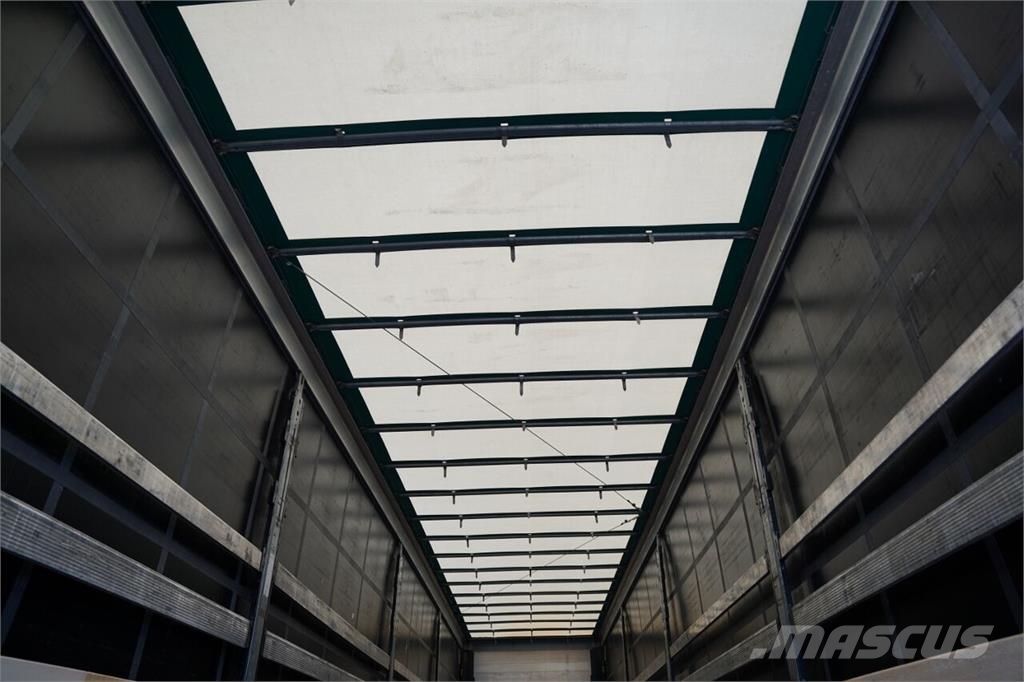 Schmitz Cargobull  نصف مقطورات بباب جانبي