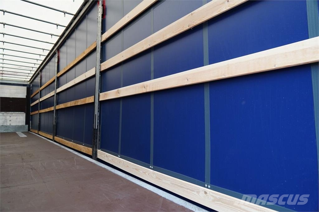 Schmitz Cargobull Curtainsider semi-trailers