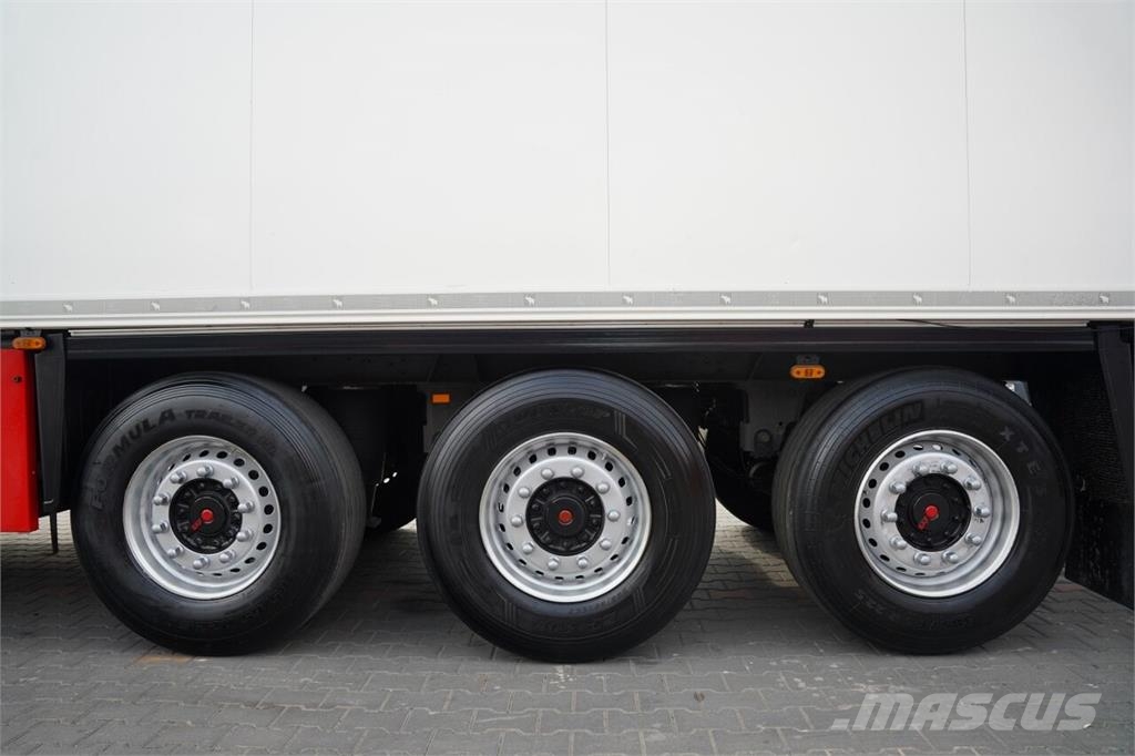 Schmitz Cargobull CHŁODNIA / CARRIER MAXIMA 1 300 / OŚ PODNOSZONA /  Kylmä-/Lämpökoripuoliperävaunut