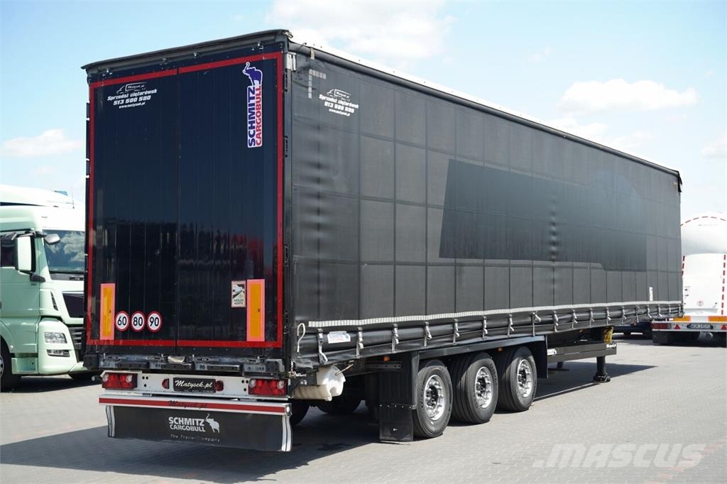 Schmitz Cargobull  نصف مقطورات بباب جانبي