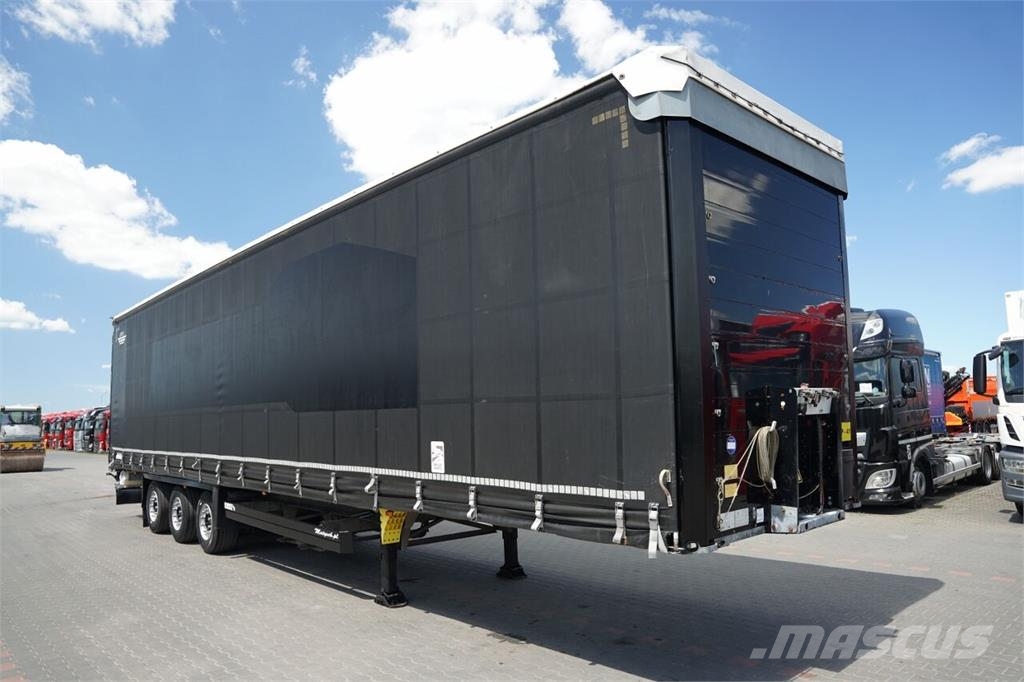 Schmitz Cargobull  نصف مقطورات بباب جانبي