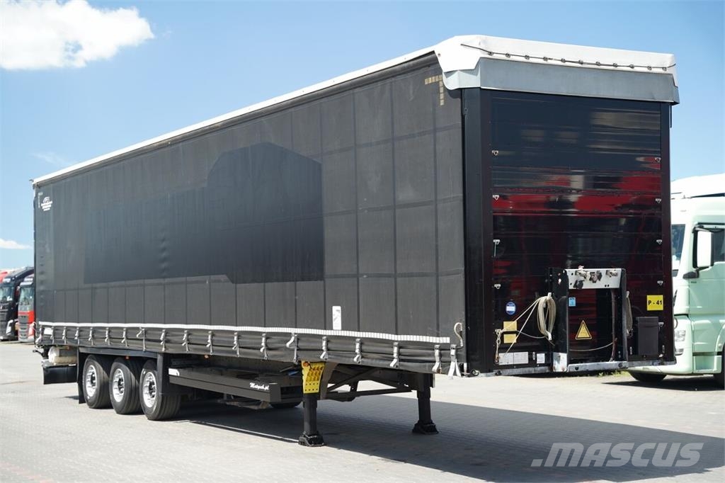 Schmitz Cargobull  نصف مقطورات بباب جانبي