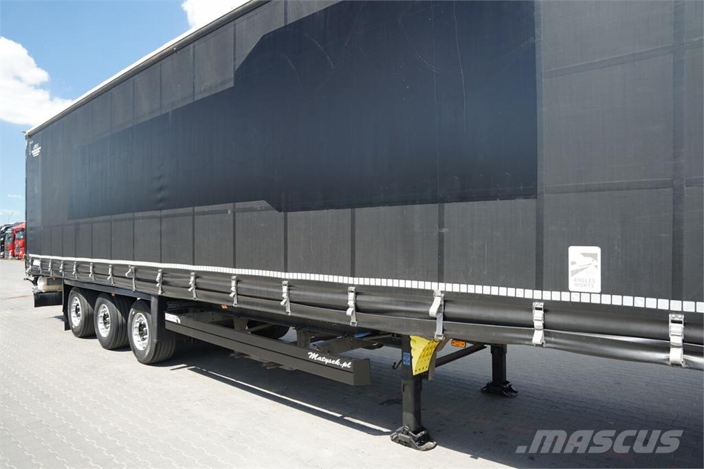 Schmitz Cargobull  نصف مقطورات بباب جانبي