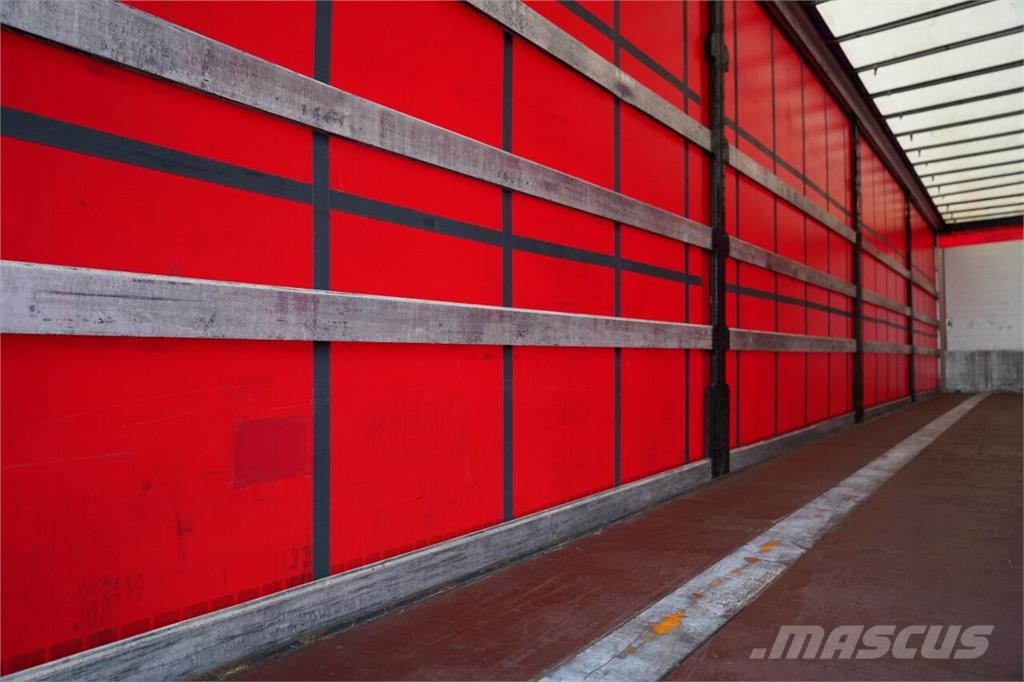 Schwarzmüller Curtainsider semi-trailers