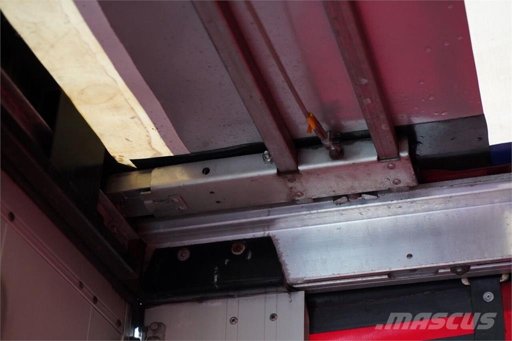 Schwarzmüller Curtainsider semi-trailers