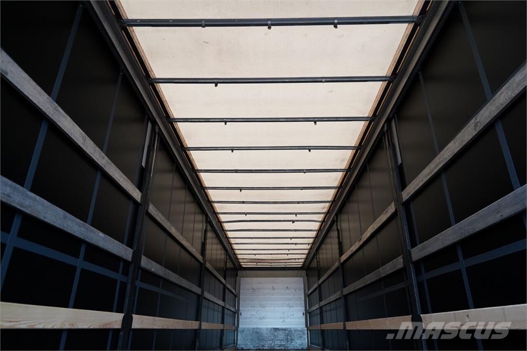 Schwarzmüller Curtainsider semi-trailers