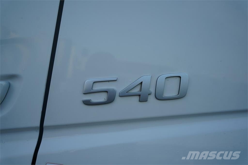 Volvo FH 540 Vetopöytäautot