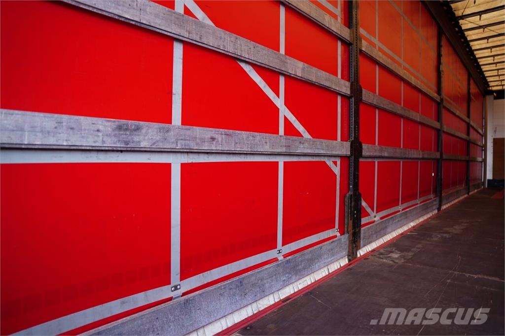 Wielton Curtainsider semi-trailers