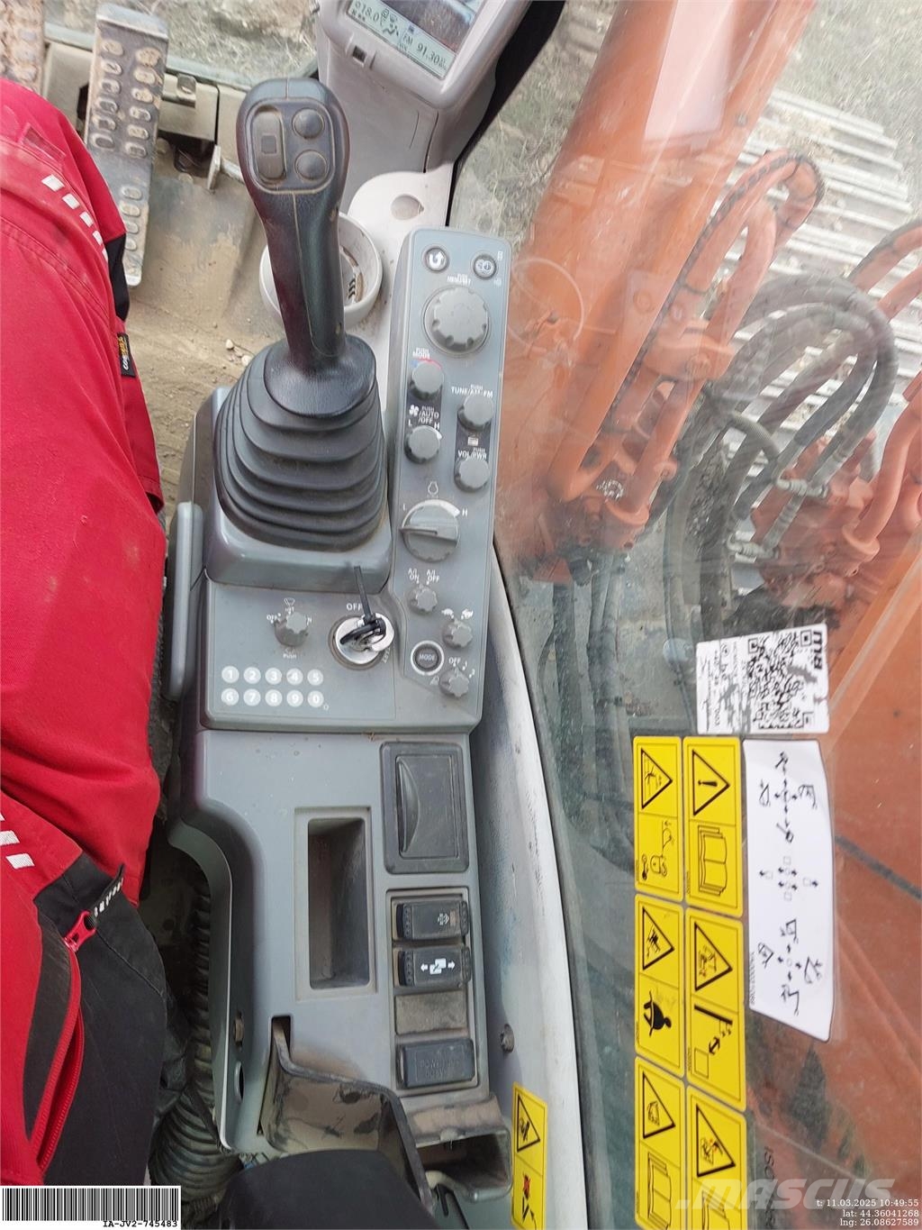 Hitachi ZX210LCN-6 Bageri guseničari