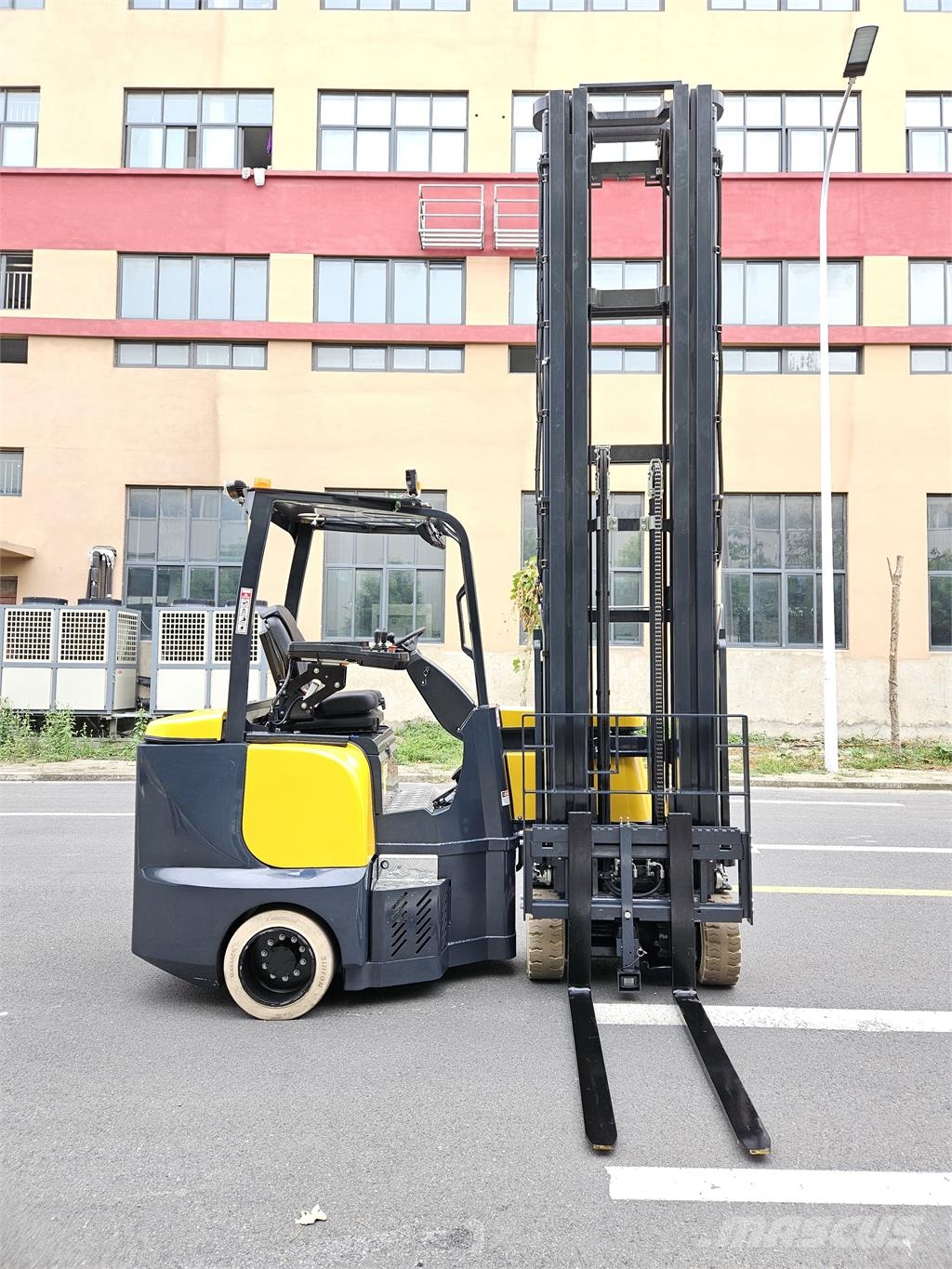 NaLift NL30 Articulated Forklift Sähkötrukit