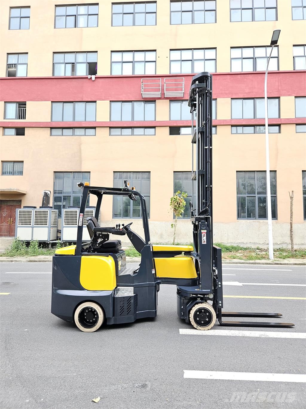 NaLift NL30 Articulated Forklift Sähkötrukit