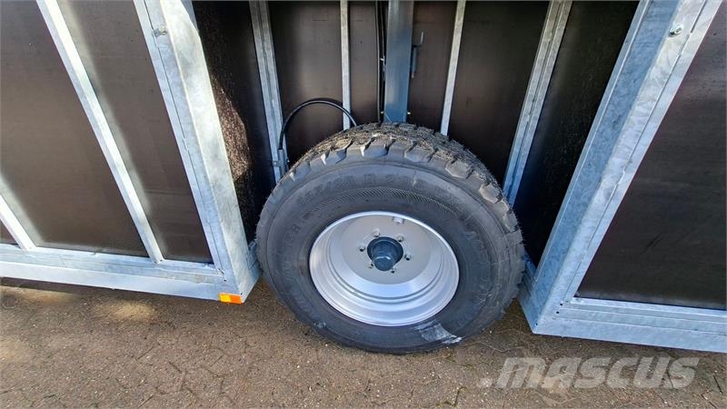 CN Agro Model D Weitere Anhänger