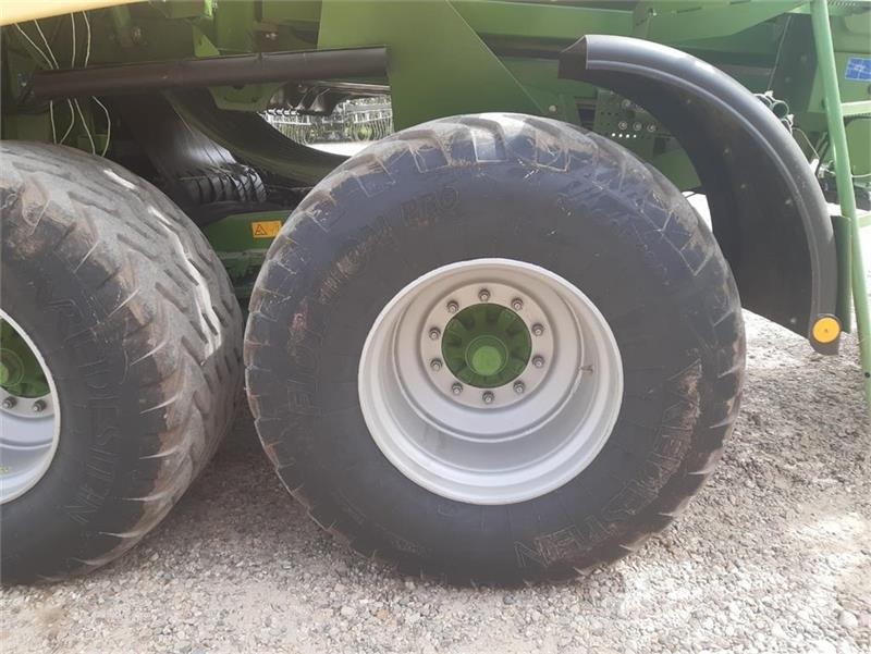 Krone Big Pack 1290 HDP II XC m. Balecollect 1230 Kanttipaalaimet