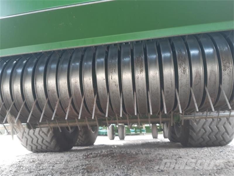 Krone Big Pack 1290 HDP II XC m. Balecollect 1230 Kanttipaalaimet