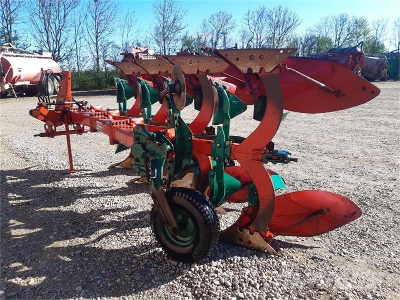 Kverneland 4 furet Reversible ploughs