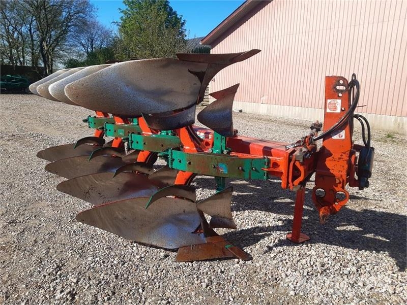 Kverneland 4 furet Reversible ploughs