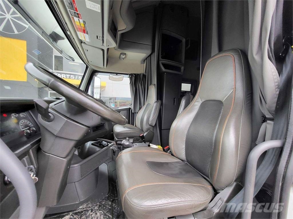 Volvo VNL 760 Camiones con chasís y cabina