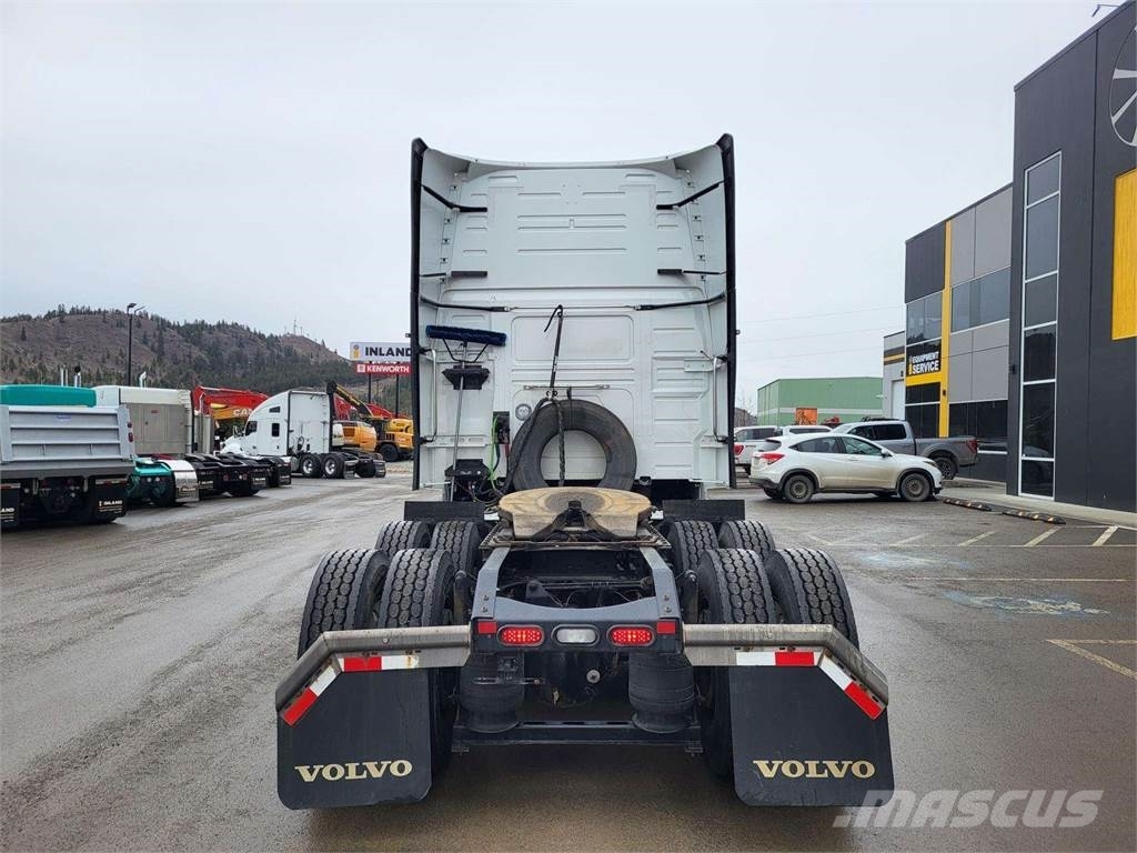 Volvo VNL 760 Camiones con chasís y cabina