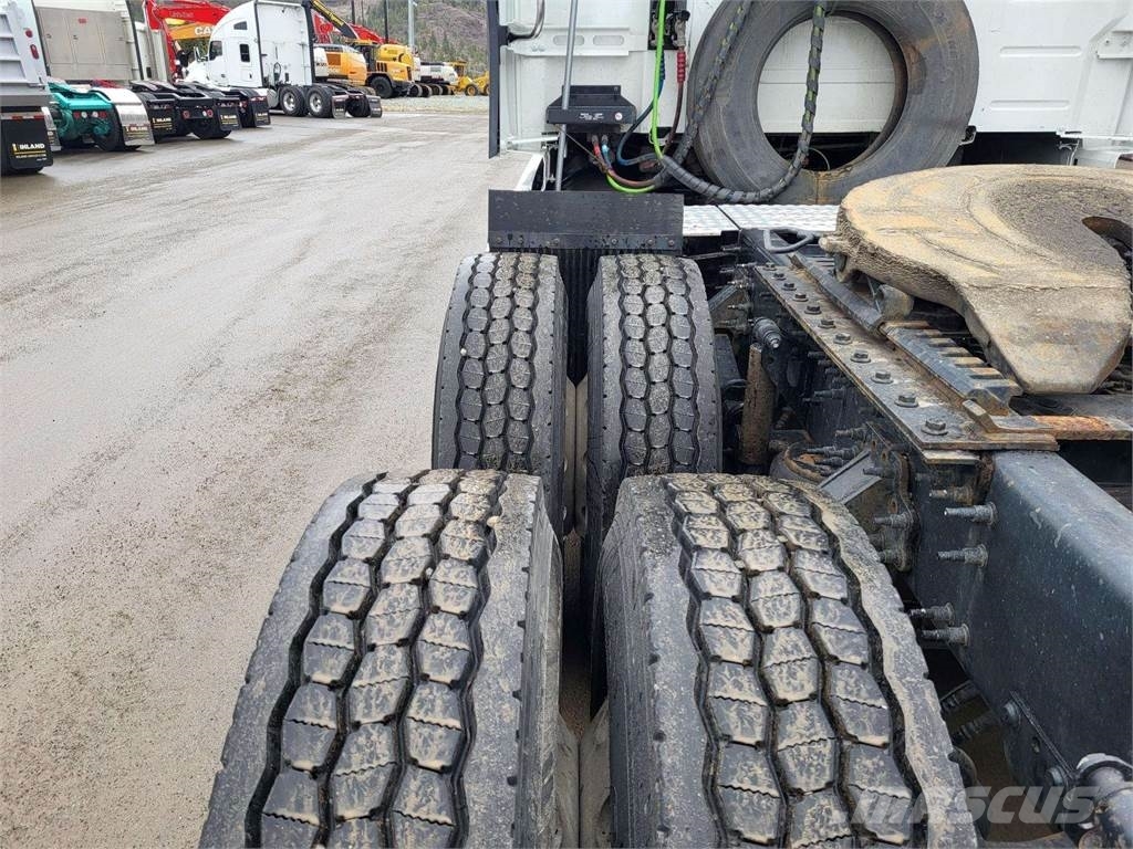 Volvo VNL 760 Camiones con chasís y cabina