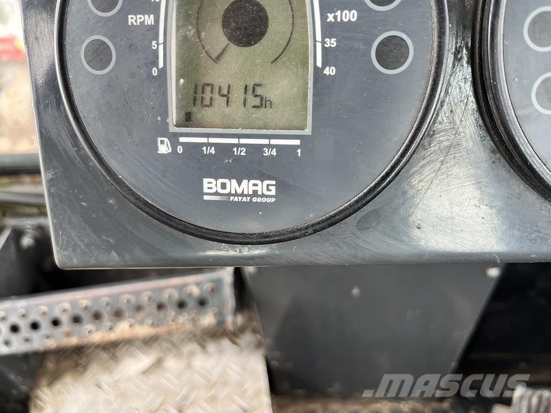 Bomag BC772 RB-2 Landfill Compactor Porinių būgnų volai