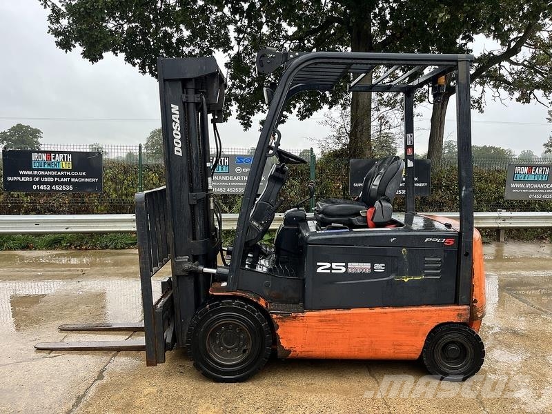 Doosan B25X-5 Forklift شاحنات ذات رافعات شوكية تعمل بالكهرباء